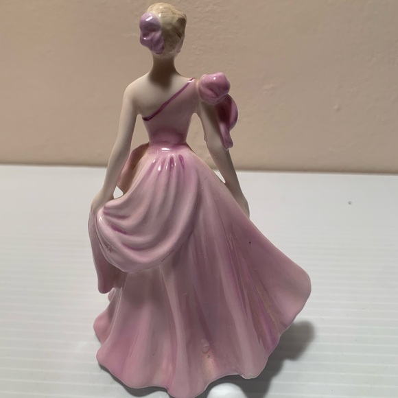 COALPORT FIGURINE LUCINDA 1993 MINT CONDITION - Picture 2 of 7